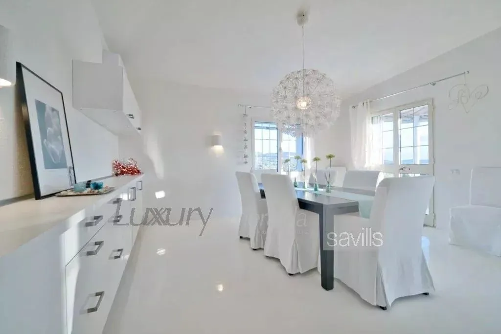 Dining Room - Luxury Villa with Sea View in San Teodoro