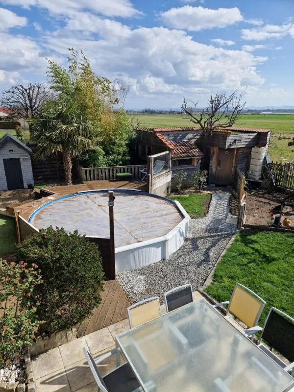 Piscine - Maison avec Piscine et Jardin à Menetrol