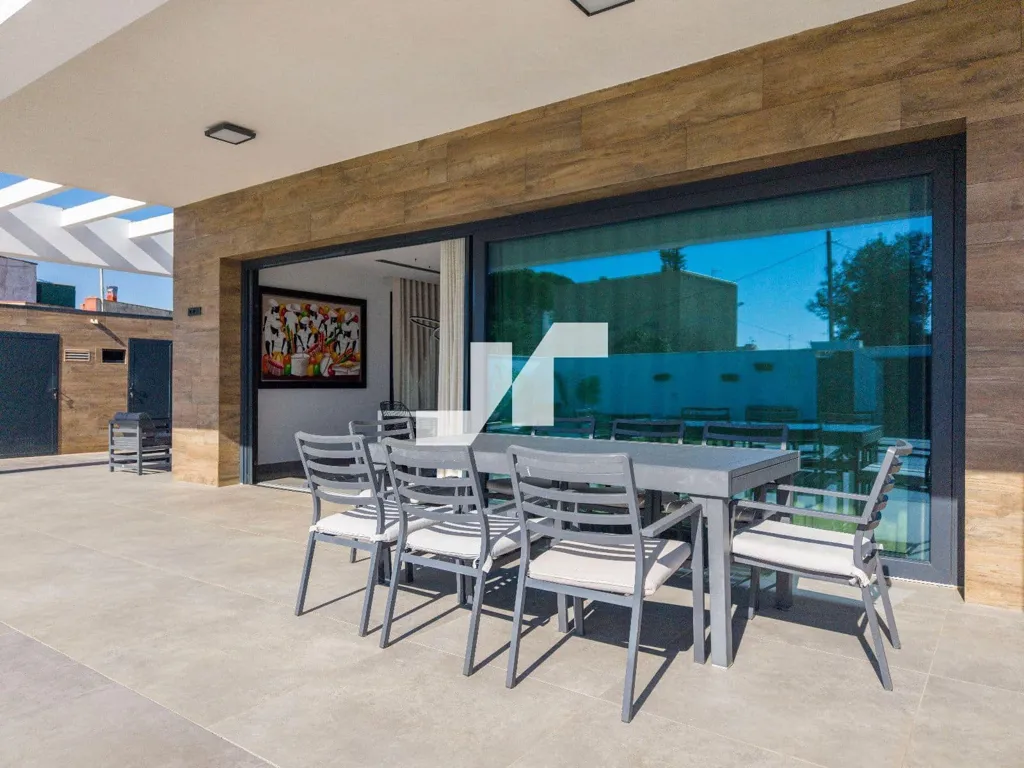 Terrasse - Contemporary Chalet with Private Pool in Madrigal