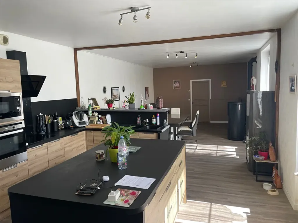 Cucina - 5-Bedroom House with Workshop in Blanzay