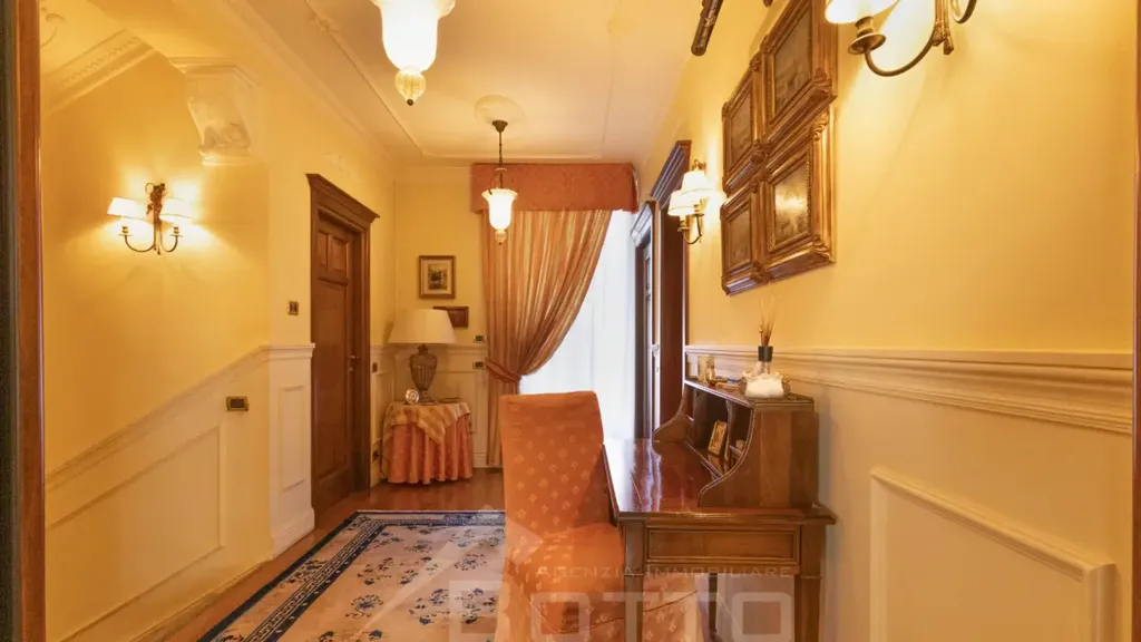 Entrée - Historic Villa with Central Location in Grignasco