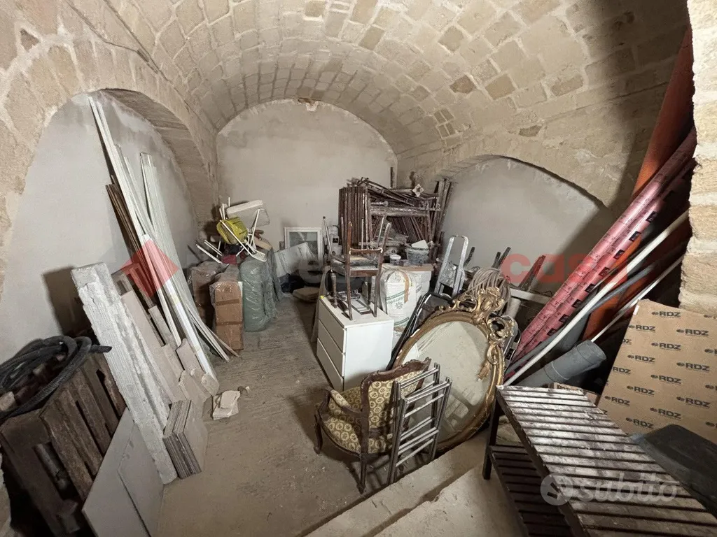 Pièces - Commercial Space with Vaulted Ceilings in Taranto