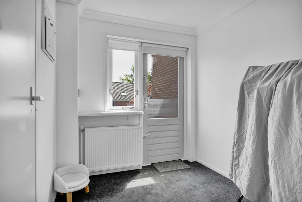 Bureau - 2/1 Cap House with Solar Panels in Sloten