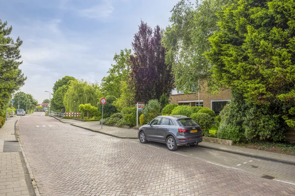 Välivaade - Semi-Detached Home with Workshop in Honselersdijk