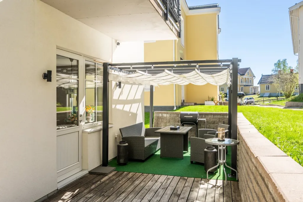 Terrass - 3-Bedroom Flat with Terrace in Mariekäll