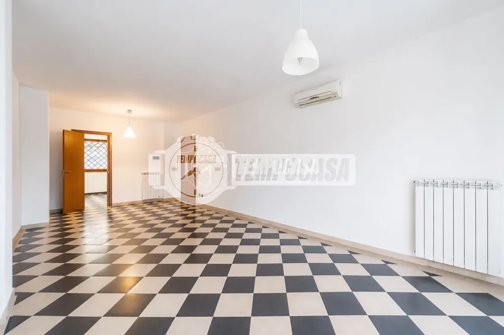 Pièces - Ground Floor Apartment with Garden in Rome