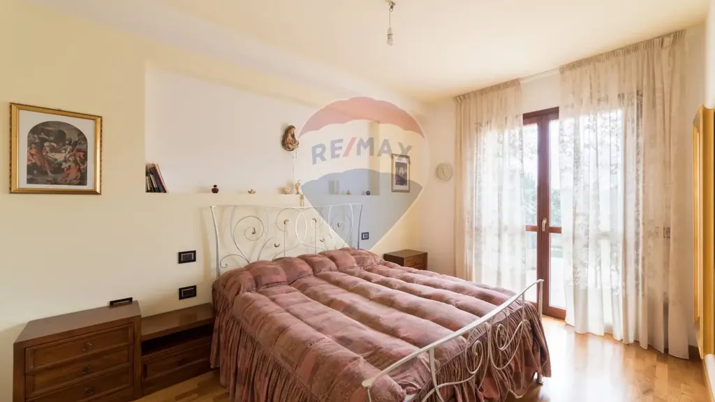 Bedrooms - Independent House with Private Garden in Ostra