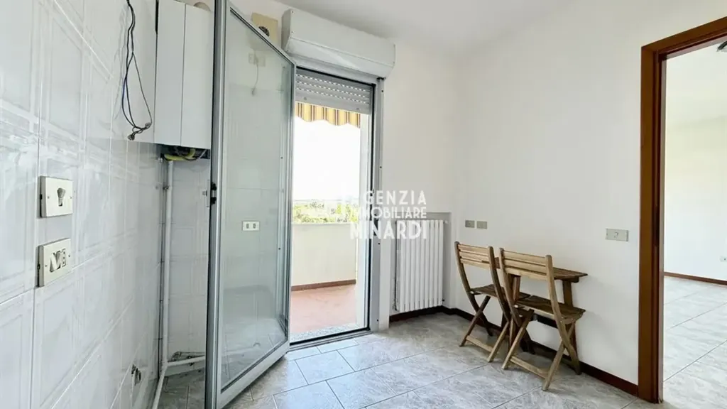 Esik - Bright 3-Bedroom Apartment with Terrace in Faenza