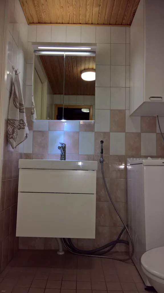 Salles de bain - Spacious Flat with Balcony in Paavola, Lahti