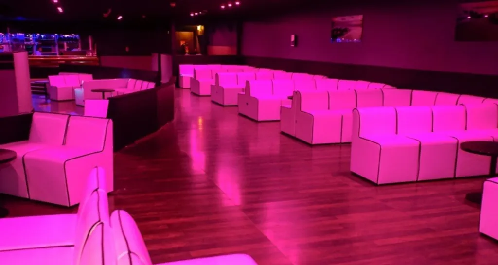 Pièces - Discothèque d'Envergure près de Rennes