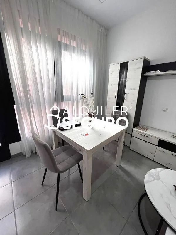Söögituba - Studio with Air Conditioning in Adelfas