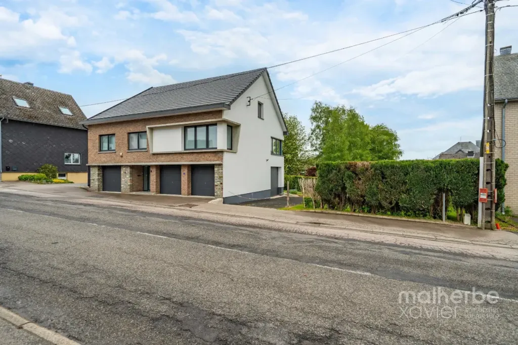 Extérieur - Ensemble Immobilier Rénové avec Habitation et Garages à Elsenborn