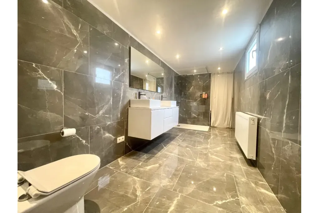 Salles de bain - Appartement à Mont-sur-Marchienne, Charleroi