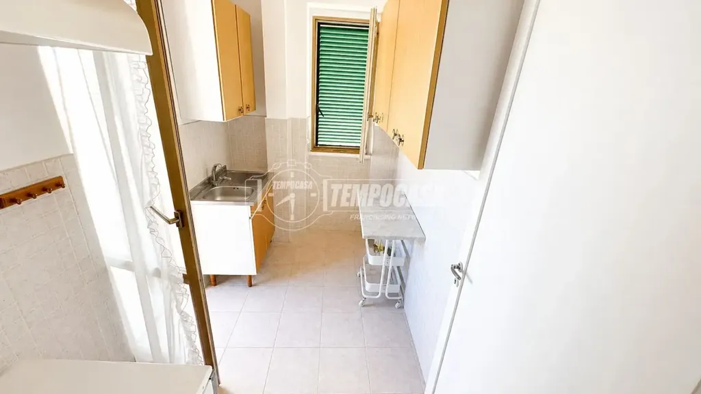 Bathrooms - Bright Bilocale with Balcony in Arenella, Naples