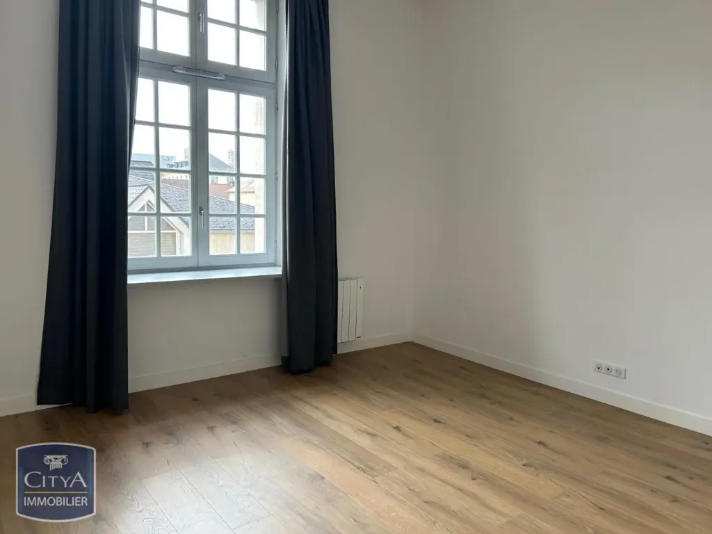 Pièces - Appartement Récent dans Bâtiment Historique à Compiègne