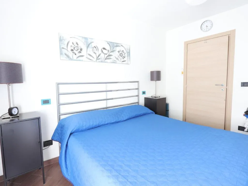 Chambres - Bifamiliare Portion with Private Garden in Pescara