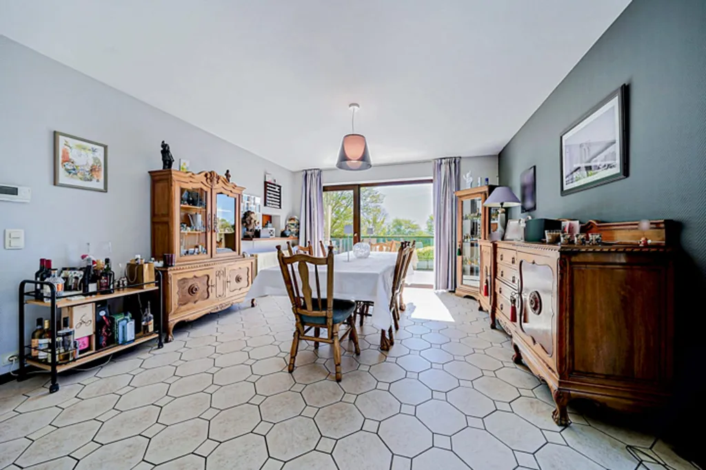 Salle à manger - Villa Familiale avec Piscine à Cornesse