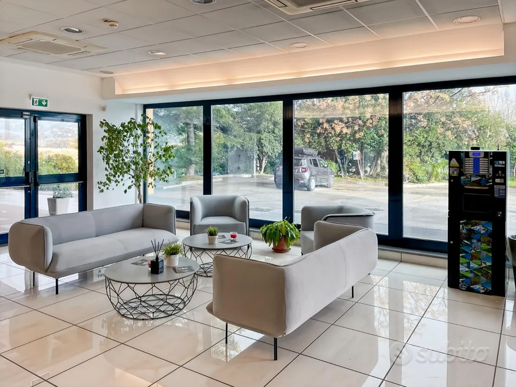 Entrée - Flexible Office Space for 10 in Salerno
