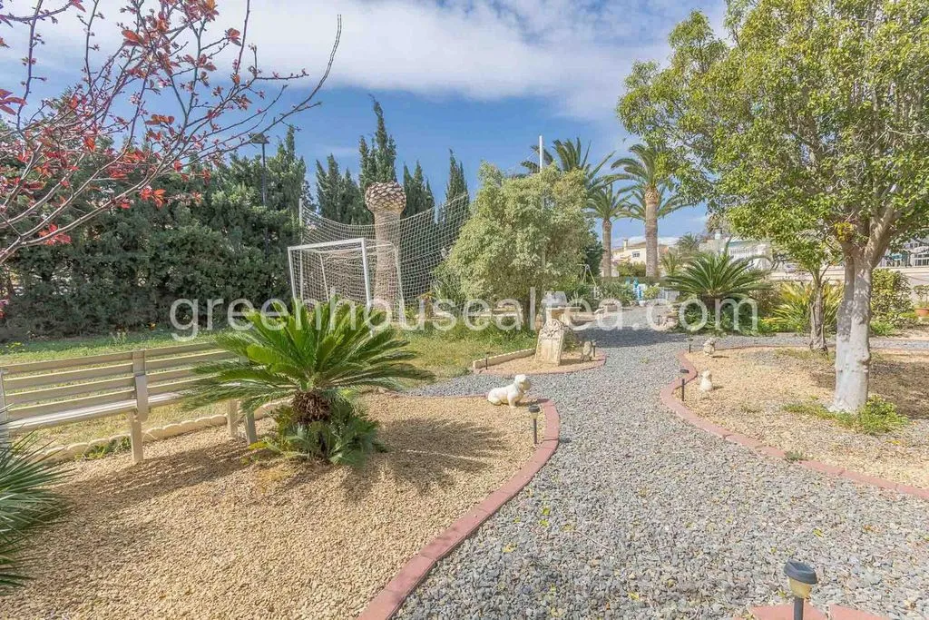 Garden - Luxury Villa with Pool in L'Alfàs del Pi