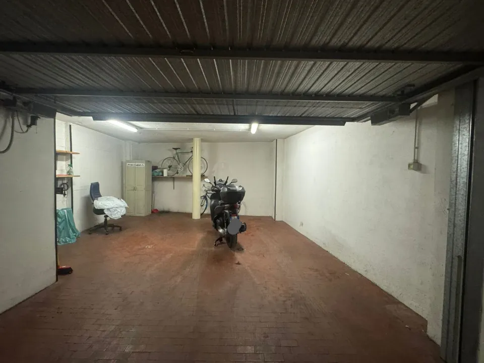 Garaaž - Double Parking Box in Central Bologna