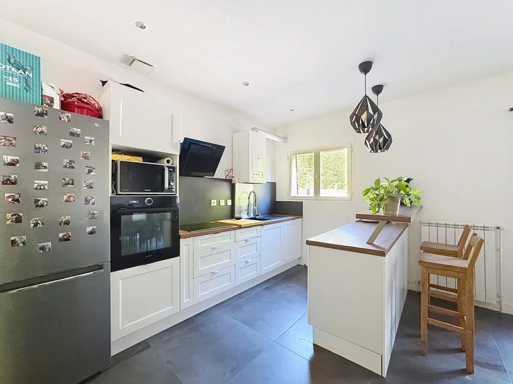 Cuisine - Appartement Rénové avec Jardin et Terrasse à Gières