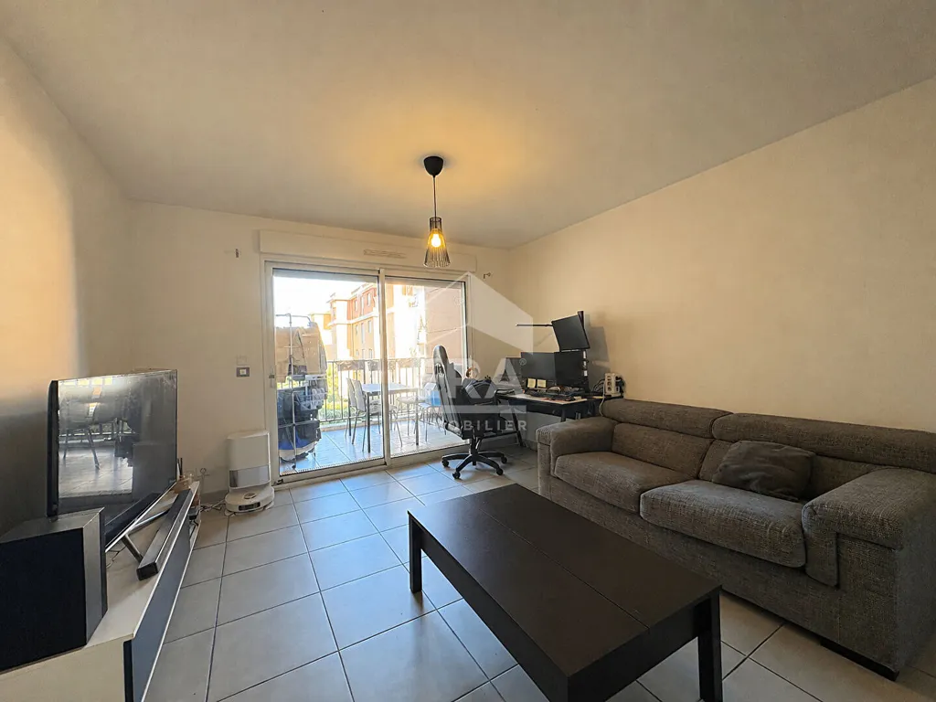 Elutuba - 2-Bed Flat with Pool in Antibes