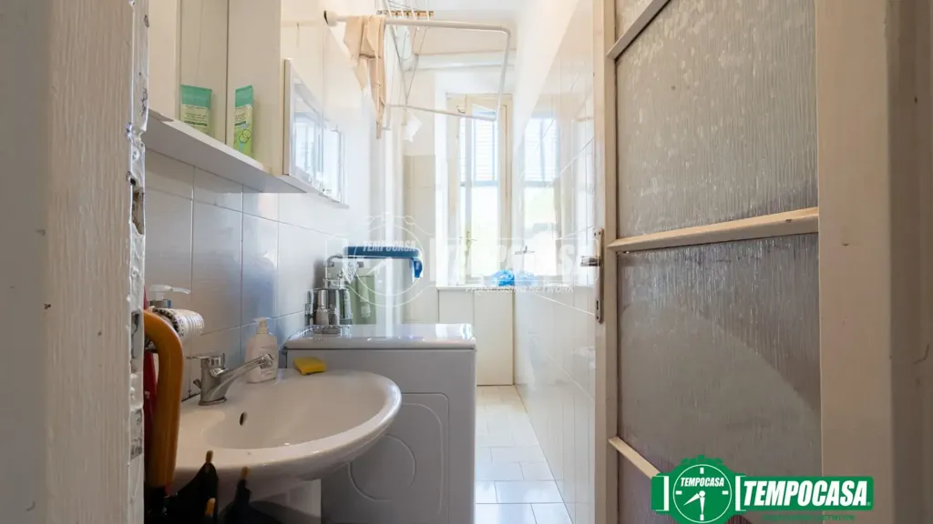 Salles de bain - 2-Bedroom Apartment with Balcony in Milan