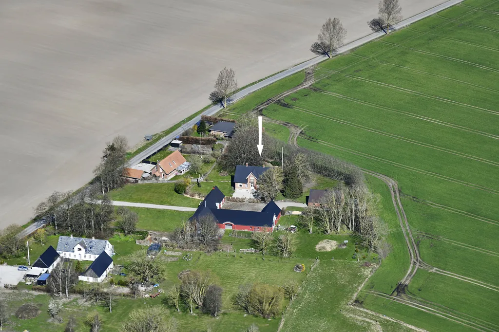 Õhuvaade - Classic Farmhouse with Stable in Kosterslev