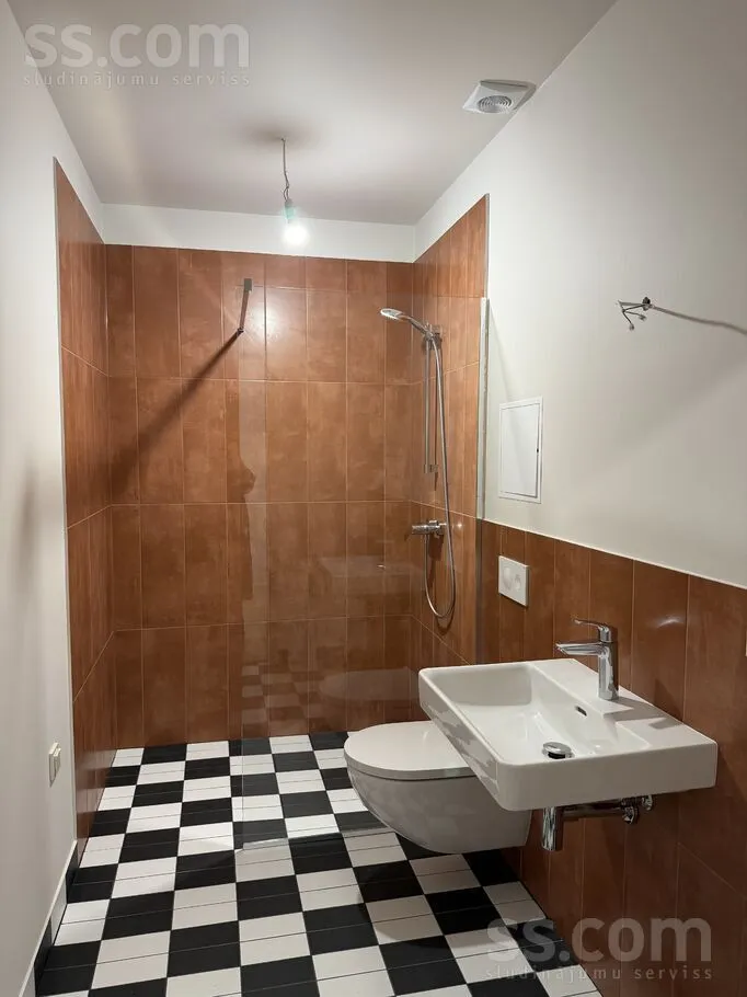 Bagni - Modern 3-Bedroom Flat with Garden in Riga