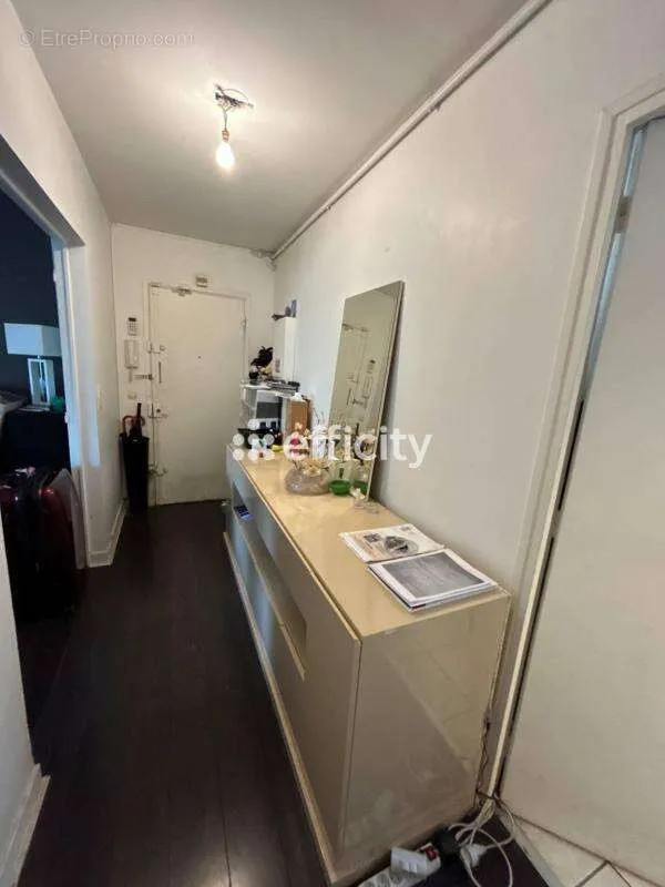 4-toaline korter asukohas Paris-18e