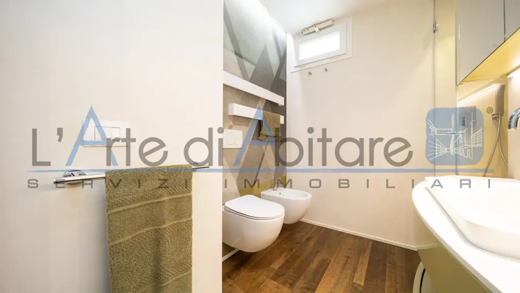 Salles de bain - Independent Triplex with Terraces in Covignano