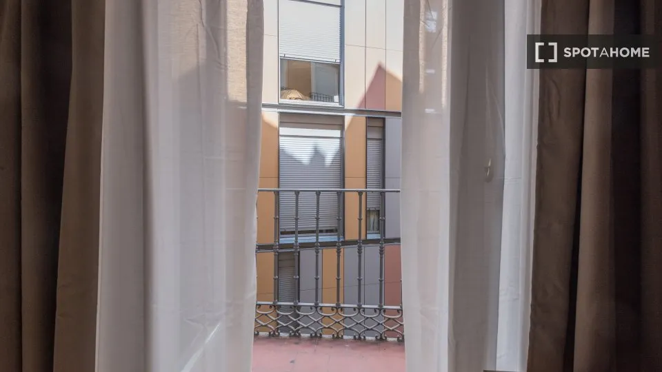 Balcon - Shared Flat with Modern Design in Madrid Centre