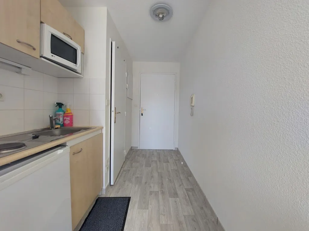 Cuisine - Studio Meublé avec Ascenseur à Rue du Petit Tour