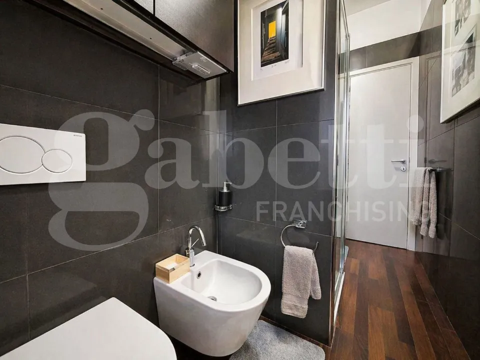 Bathrooms - Ristrutturato Bilocale with Balcony in Milan