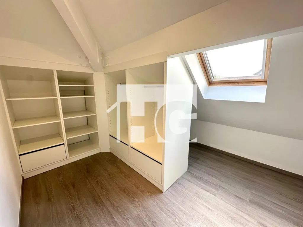 Toad - 4-Bedroom Apartment with Attic in Eischen