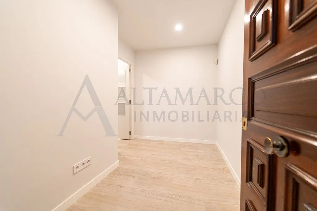 Hallway - Reform Apartment with Balcony in Barcelona