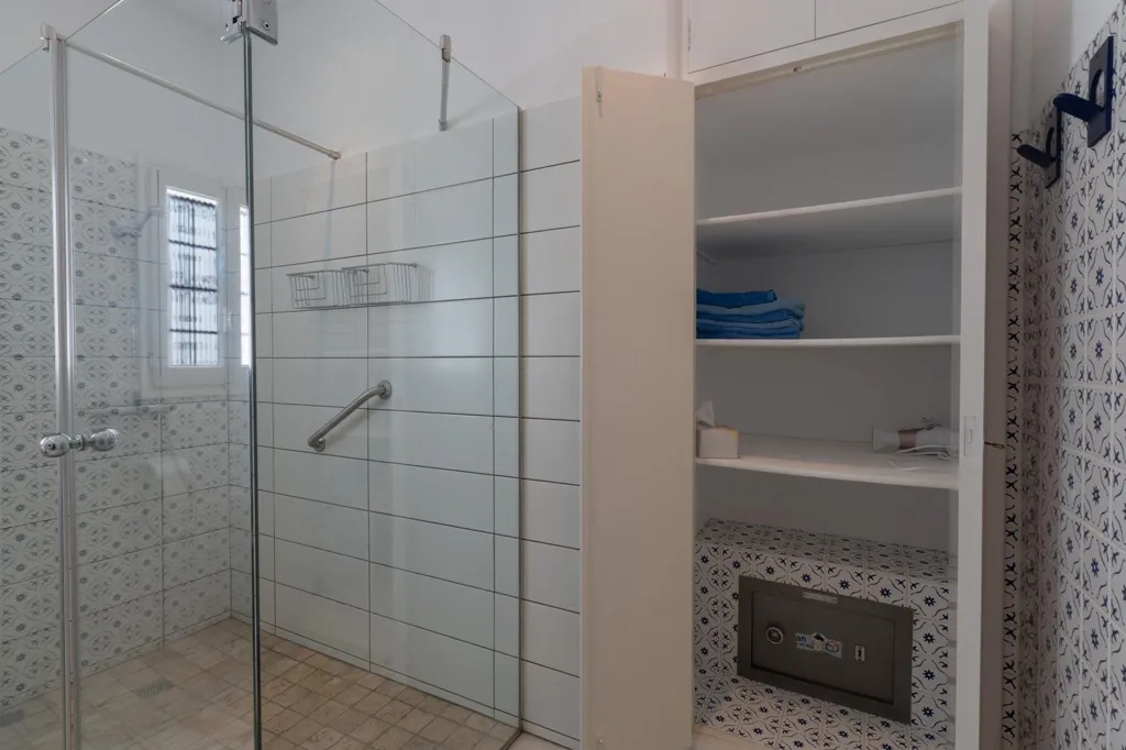 Salles de bain - Mediterranean Villa with Pool in Pla del Mar