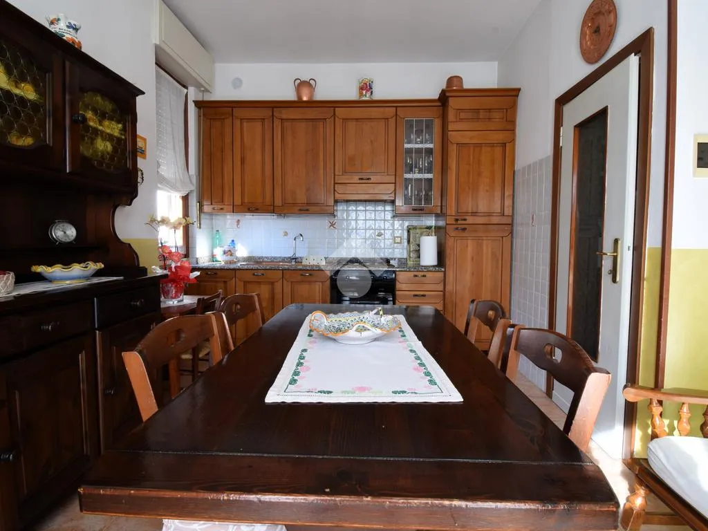 Salle à manger - Duplex Villa with Private Courtyard in Pieve Emanuele