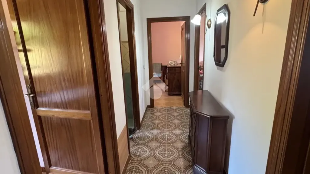 Entrée - Trilocale with Balcony in Rocca di Papa