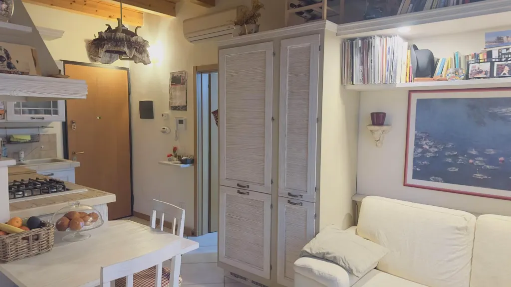 Living Room - Rustic Apartment with Balcony in Florence