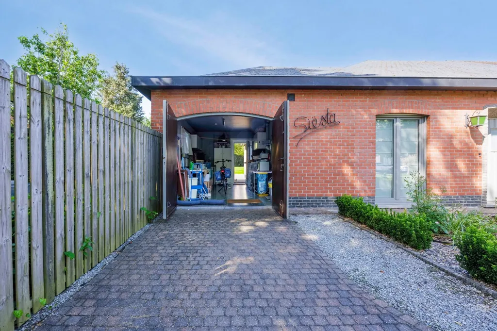 Välivaade - Half-Open House with Garden in Assebroek