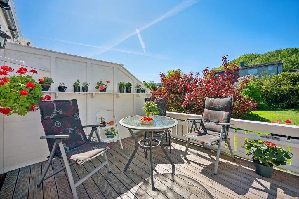 Terrasse - Three-Storey Townhouse with Sea View in Sola