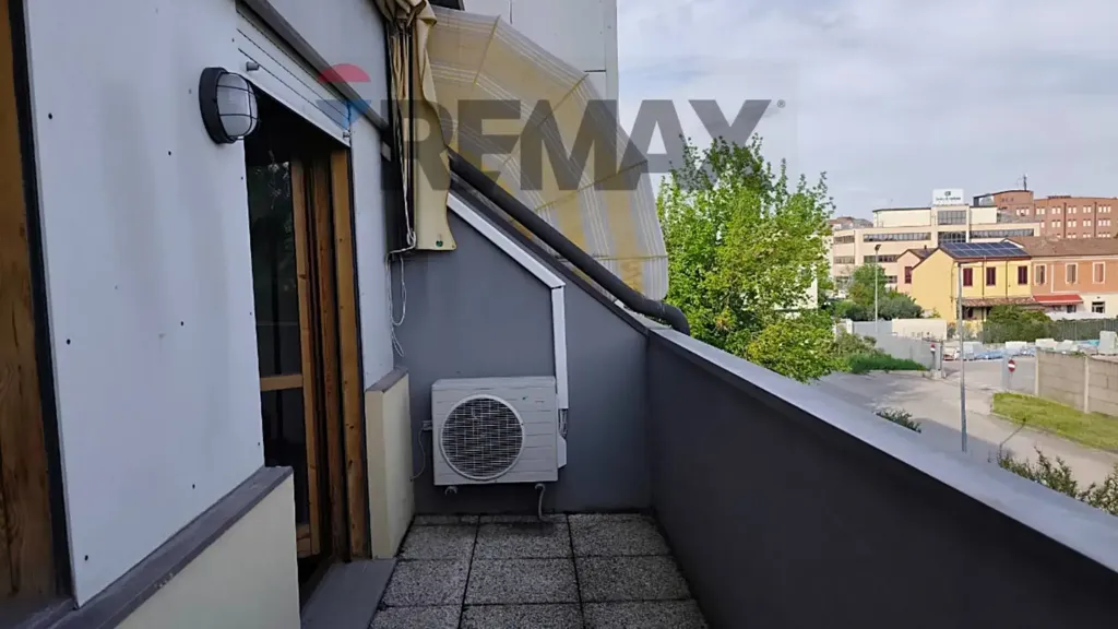 Rõdu - Spacious Student Apartment with Terrace in Ferrara