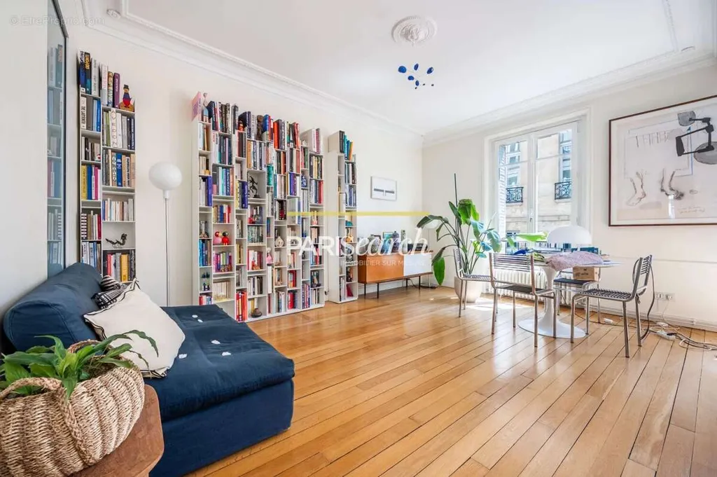 Living Room - Apartment with Balcony in Historic Marais