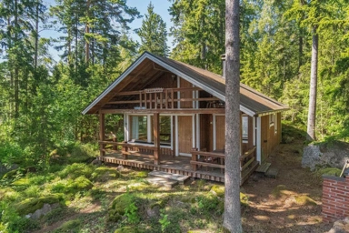 Luftaufnahme - House with Waterfront Setting in Pyhtää