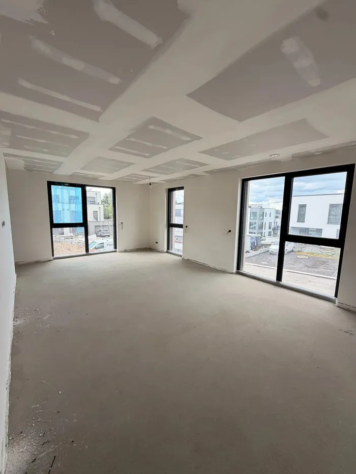 Pièces - Maison en Construction à Oberkorn avec Terrasse