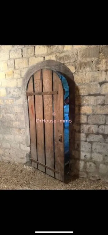 Toad - 2-Bedroom Parisian Flat with Vaulted Cellar