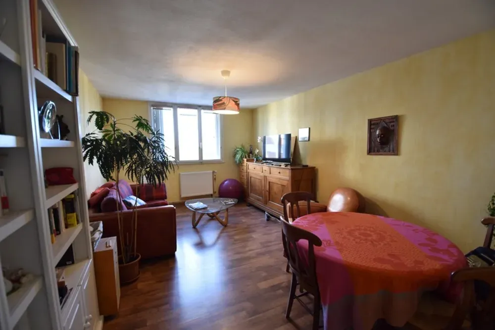 Soggiorno - 2-Bedroom Apartment with Balcony in Digoin