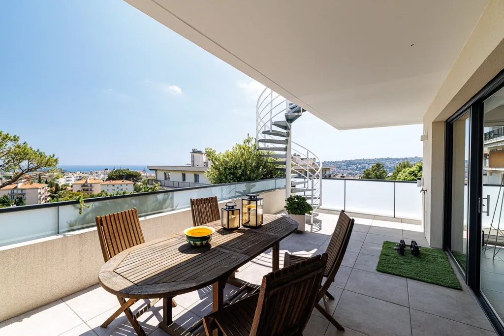 Rõdu - Penthouse with Rooftop Terrace in Cimiez, Nice