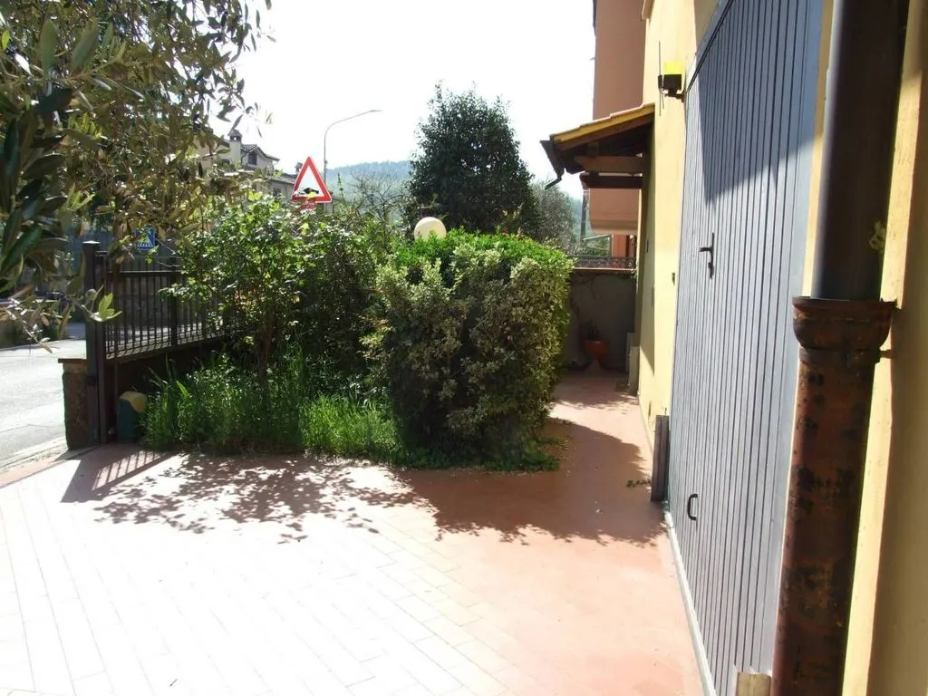 Terrasse - Luxury Villa with Private Garden in Prato